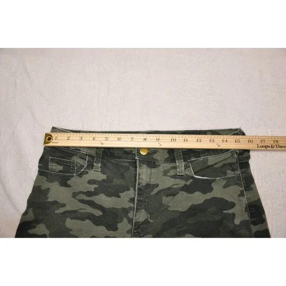Universal Thread Shorts Womens 10 Camo Green High Rise Frayed Hem Casual Denim - Picture 5 of 7